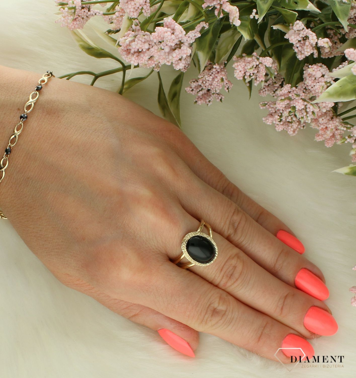 Złoty pierścionek damski 585 z owalnym czarnym kamieniem rozmiar 18 PI 6887A 585. Złoty pierścionek damski. Złoty pierścionek z kamieniami. Pierścionek złoty zaręczynowy. Pierścionek złoty próby 585. Złoty pierścionek na prezent dla  (5).jpg